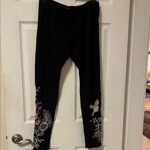 Johnny Was Black Leggings with Floral Embroidery m